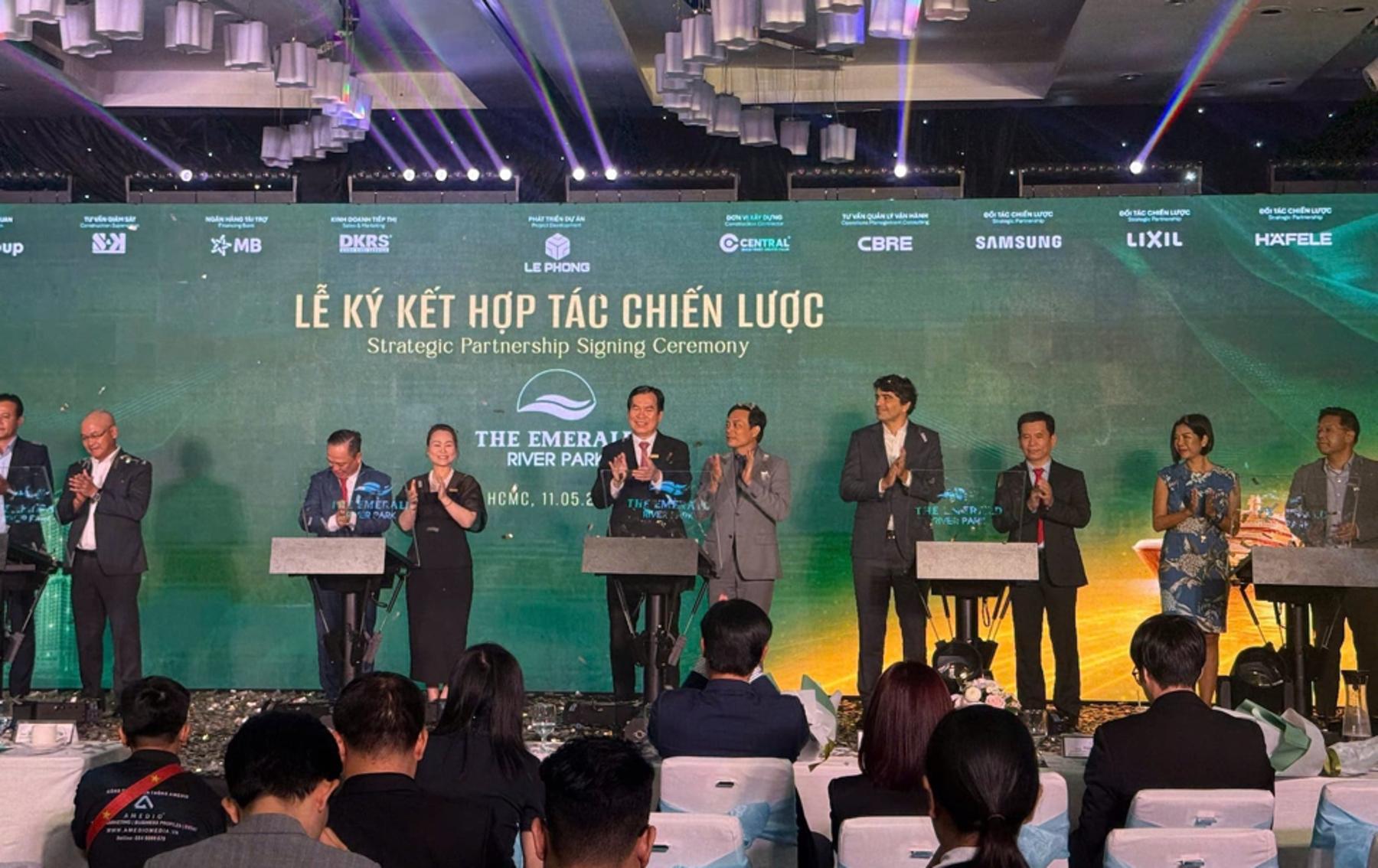 Ký kết chiến lược hợp tác The Emerald River Park